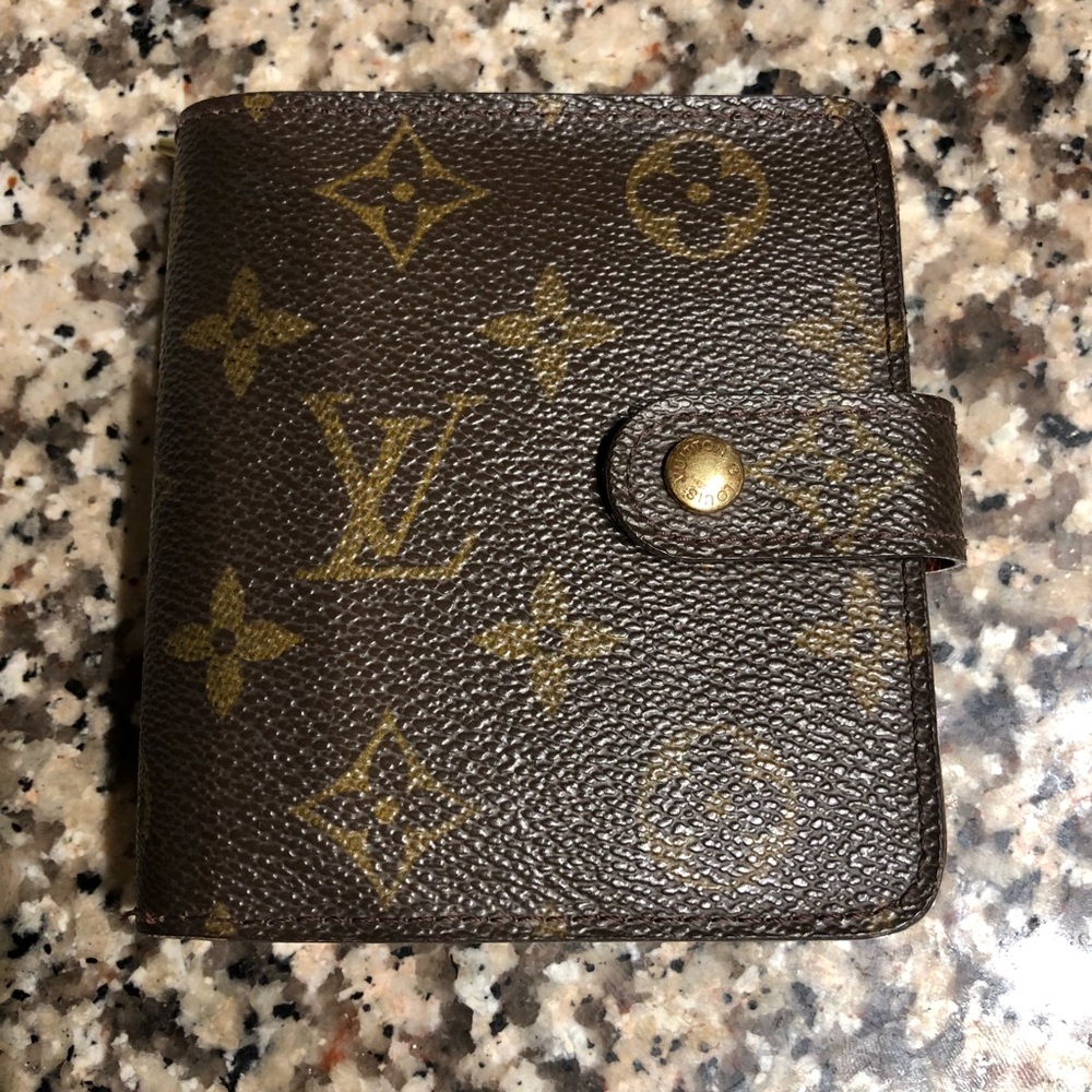 💕Today only sale 💕Authentic Louis Vuitton Wallet